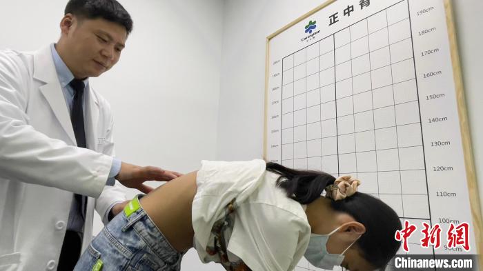 青少年脊柱側彎多發 專家:支具治療有效減低惡化程度 青少年脊柱側彎多發 專家:支具治療有效減低惡化程度