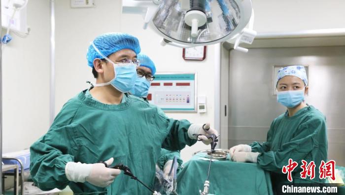 成都某醫院收治多名低齡膽結石患者 專家:生活飲食習慣不當導致 成都某醫院收治多名低齡膽結石患者 專家:生活飲食習慣不當導致