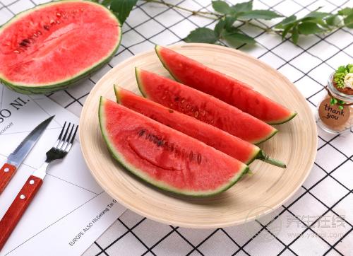 夏季吃西瓜解暑，要注意這幾個(gè)時(shí)間段