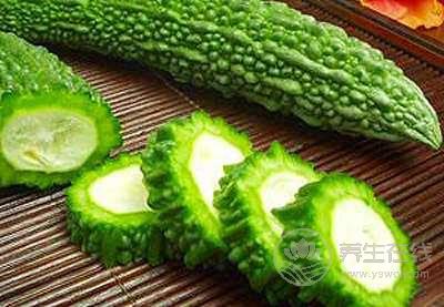 豆豆?jié)兌紒硪u 夏季上火最惱人
