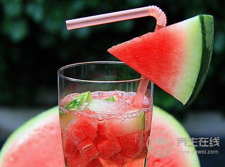 夏季吃西瓜,這3個(gè)要點(diǎn)要注意