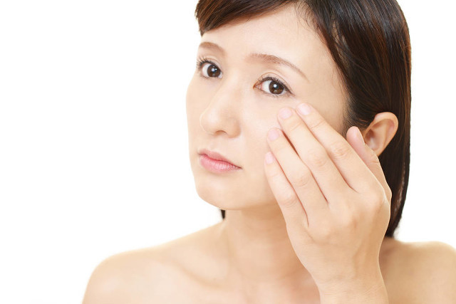 春節(jié)皮膚過(guò)敏癢,有些什么問(wèn)題要注意?-易網(wǎng)健康<a href=http://m.aoa7937.com/jkys/ target=_blank class=infotextkey>養(yǎng)生</a>網(wǎng) 春節(jié)皮膚過(guò)敏癢,有些什么問(wèn)題要注意?