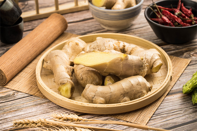 春天用生姜泡腳好不好?春天可以這樣泡腳-易網健康養生網 春天用生姜泡腳好不好?春天可以這樣泡腳
