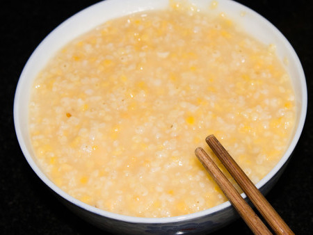 秋天腹瀉來勢洶洶,這飲食事項你一定要記住-易網健康<a href=http://m.aoa7937.com/jkys/ target=_blank class=infotextkey>養生</a>網 秋天腹瀉來勢洶洶,這飲食事項你一定要記住