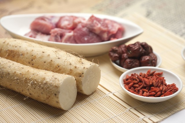 用棗泡水喝有什么好處？女人吃棗好嗎？