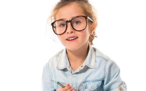 遠視眼有哪些癥狀？及時發(fā)現(xiàn)青少年兒童遠視眼