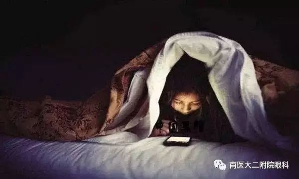 晚上怎么玩手機不傷眼？