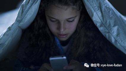 深夜手機黨的危害知多少？