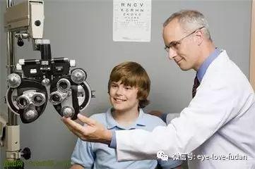 愛(ài)瞇眼、愛(ài)歪頭？孩子身上的這四種行為家長(zhǎng)要多留意