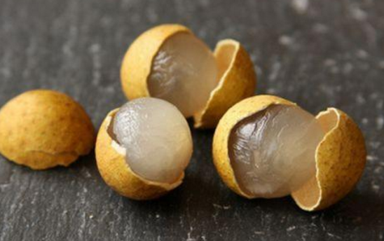 中藥桂圓皮的功效與作用及食用方法-易網健康<a href=http://m.aoa7937.com/jkys/ target=_blank class=infotextkey>養生</a>網 中藥桂圓皮的功效與作用及食用方法