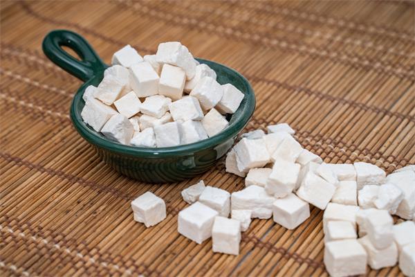 白扁豆和薏米哪個祛濕效果好?白扁豆和茯苓除濕效果哪個好-易網健康<a href=http://m.aoa7937.com/jkys/ target=_blank class=infotextkey>養生</a>網 白扁豆和薏米哪個祛濕效果好?白扁豆和茯苓除濕效果哪個好