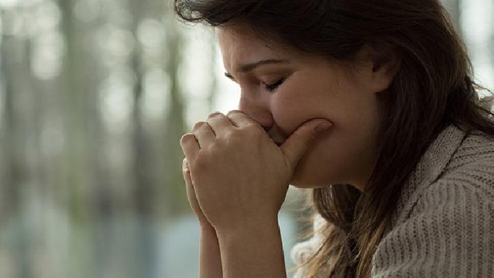 頭痛患者如何按摩可以有效緩解這樣給頭部做按摩立即止痛